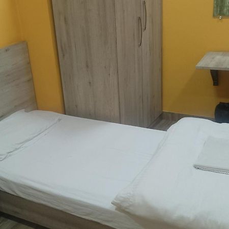 Serenity Inn And Grill Guwahati Exterior foto