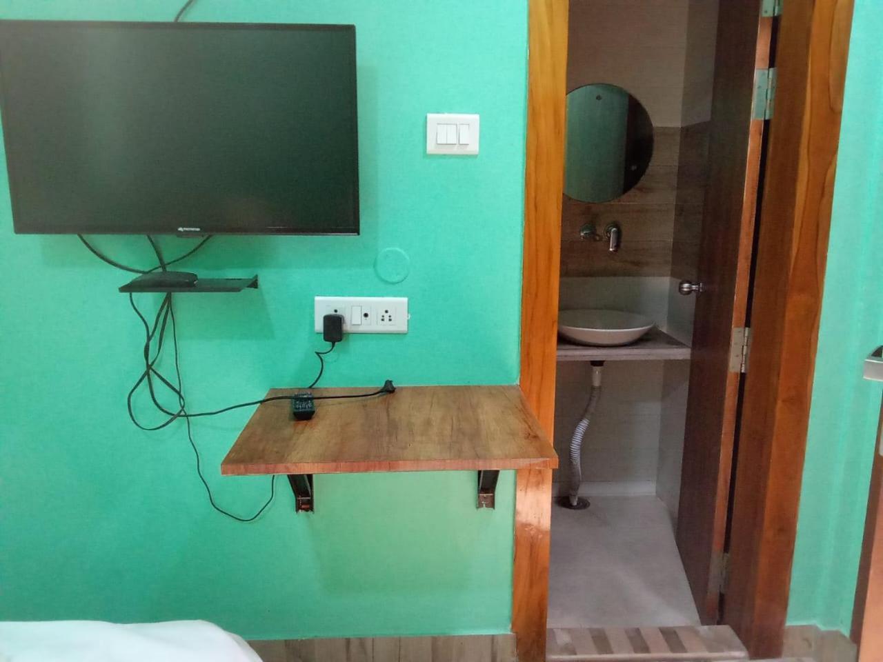 Serenity Inn And Grill Guwahati Exterior foto